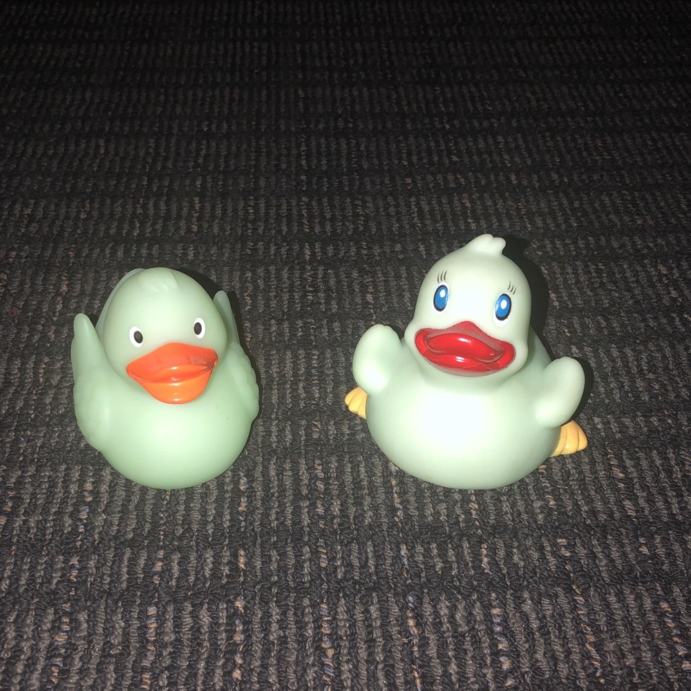 🚚 Mint Green Glow in Dark Rubber Duck Set